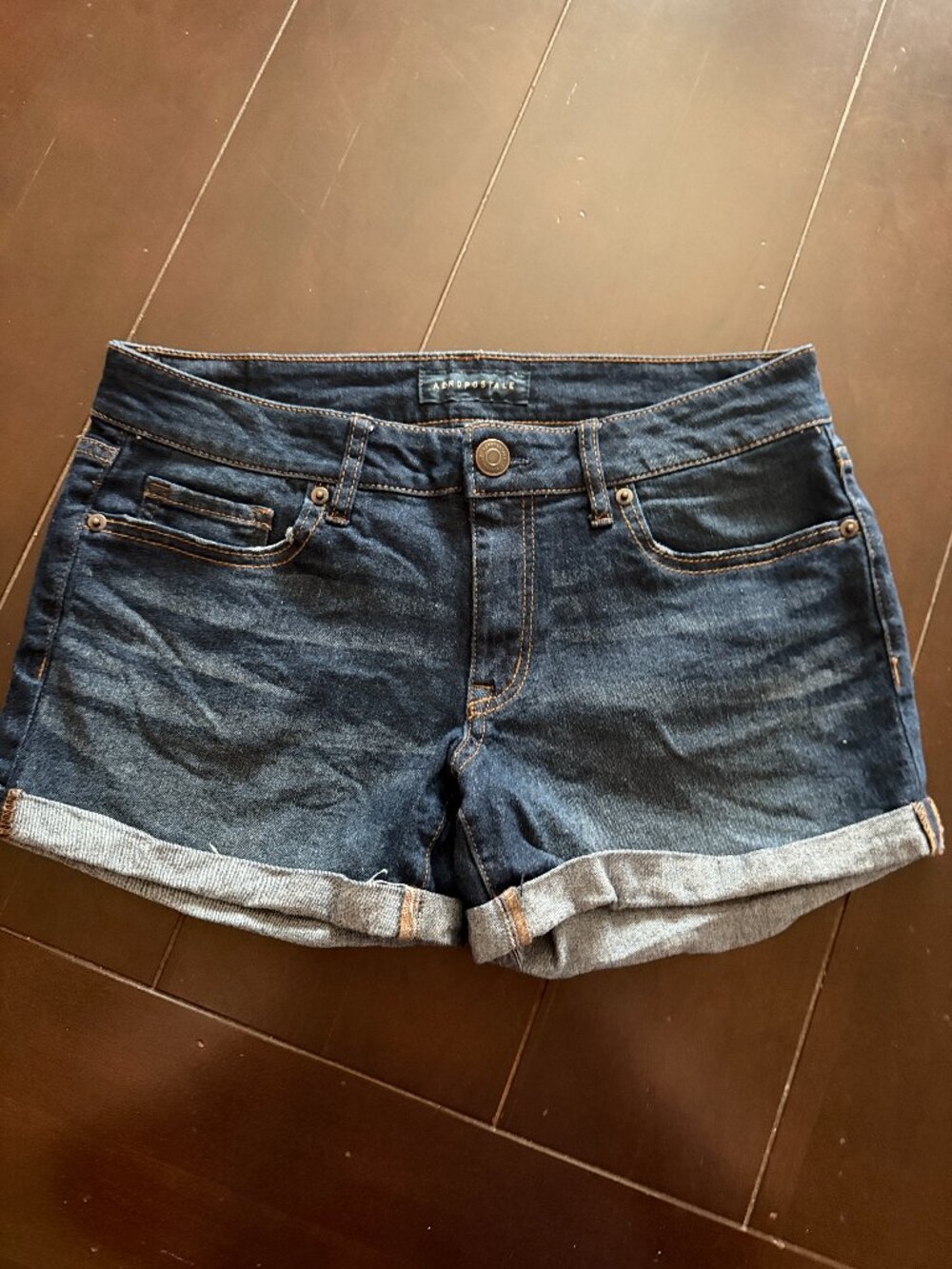 Aeropostale jean shorts, womens size 6, midi
